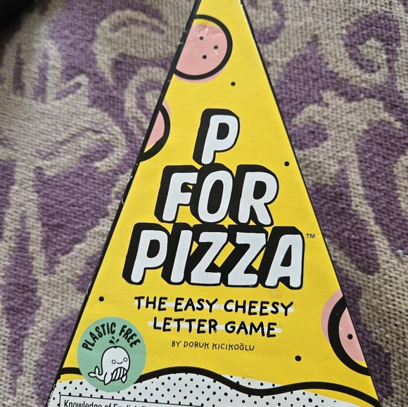P For Pizza Yellow Party Game - Picture 1 of 5